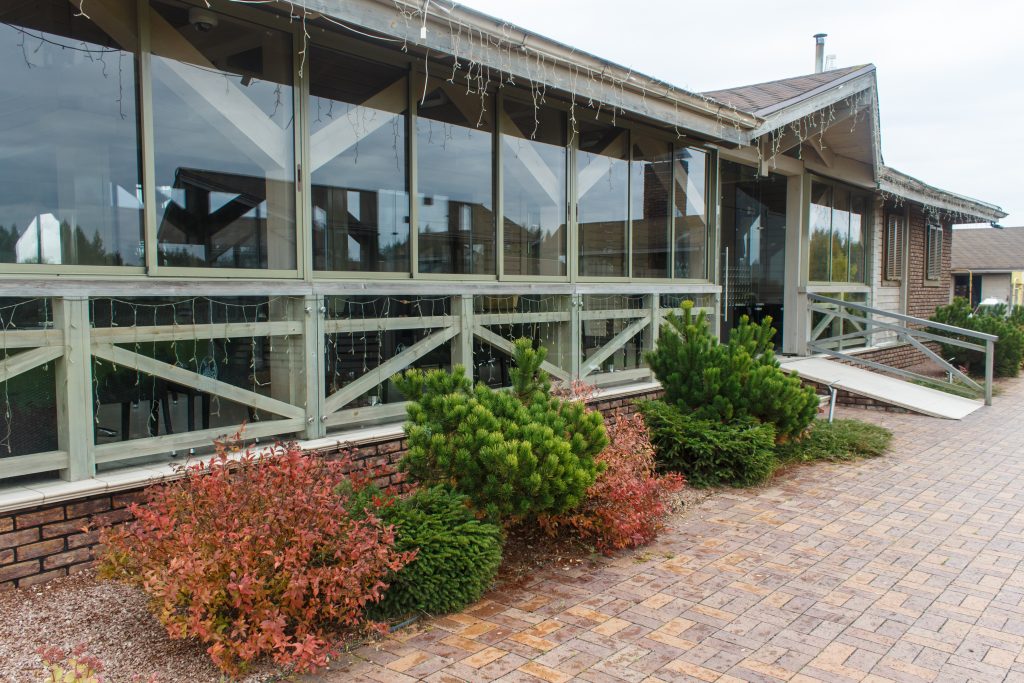 Restaurangen utanför en golfklubb